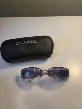 Authentic CHANEL Rimless Sunglasses w Purple Gradient Lenses & Black Logo Case
